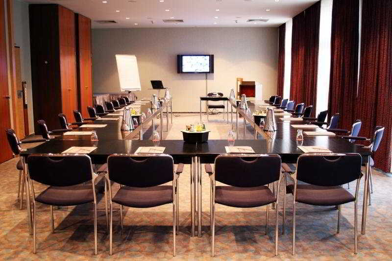 Tryp By Wyndham Hotel Stadtoldendorf Bagian luar foto