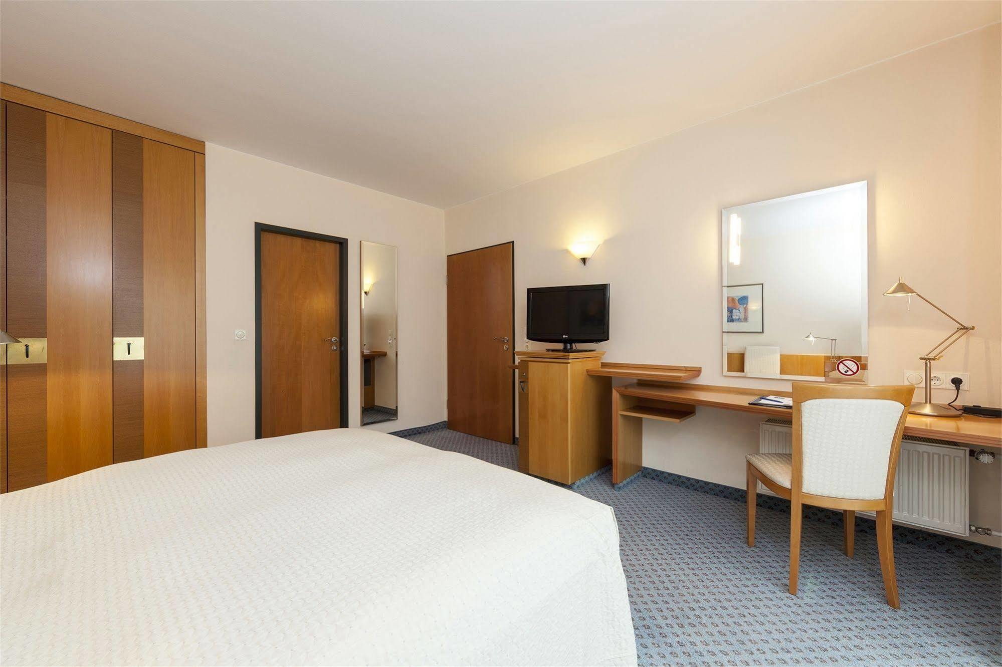 Tryp By Wyndham Hotel Stadtoldendorf Bagian luar foto