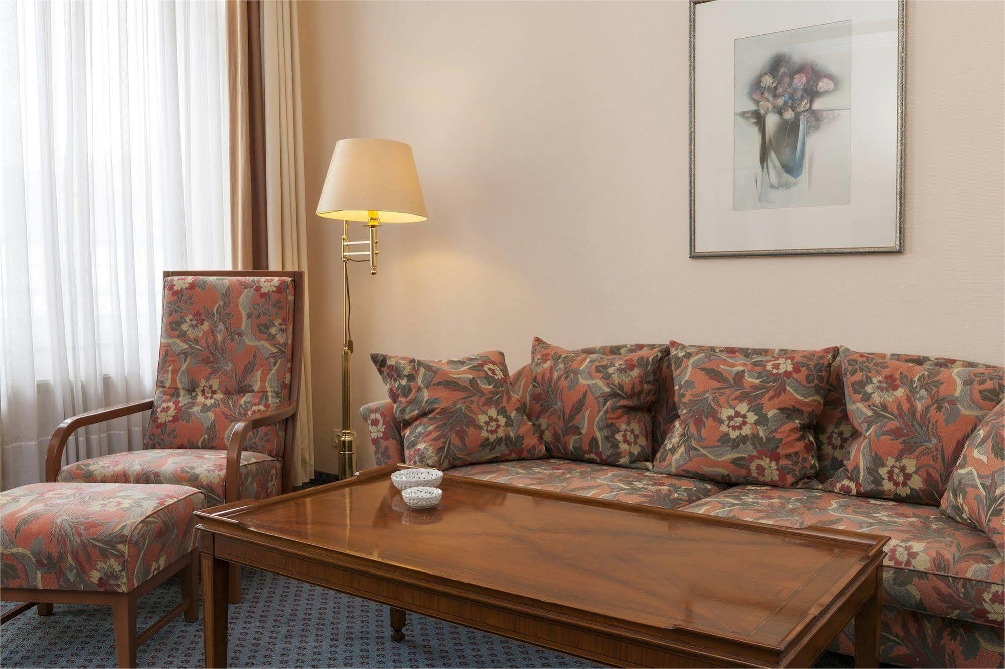 Tryp By Wyndham Hotel Stadtoldendorf Bagian luar foto