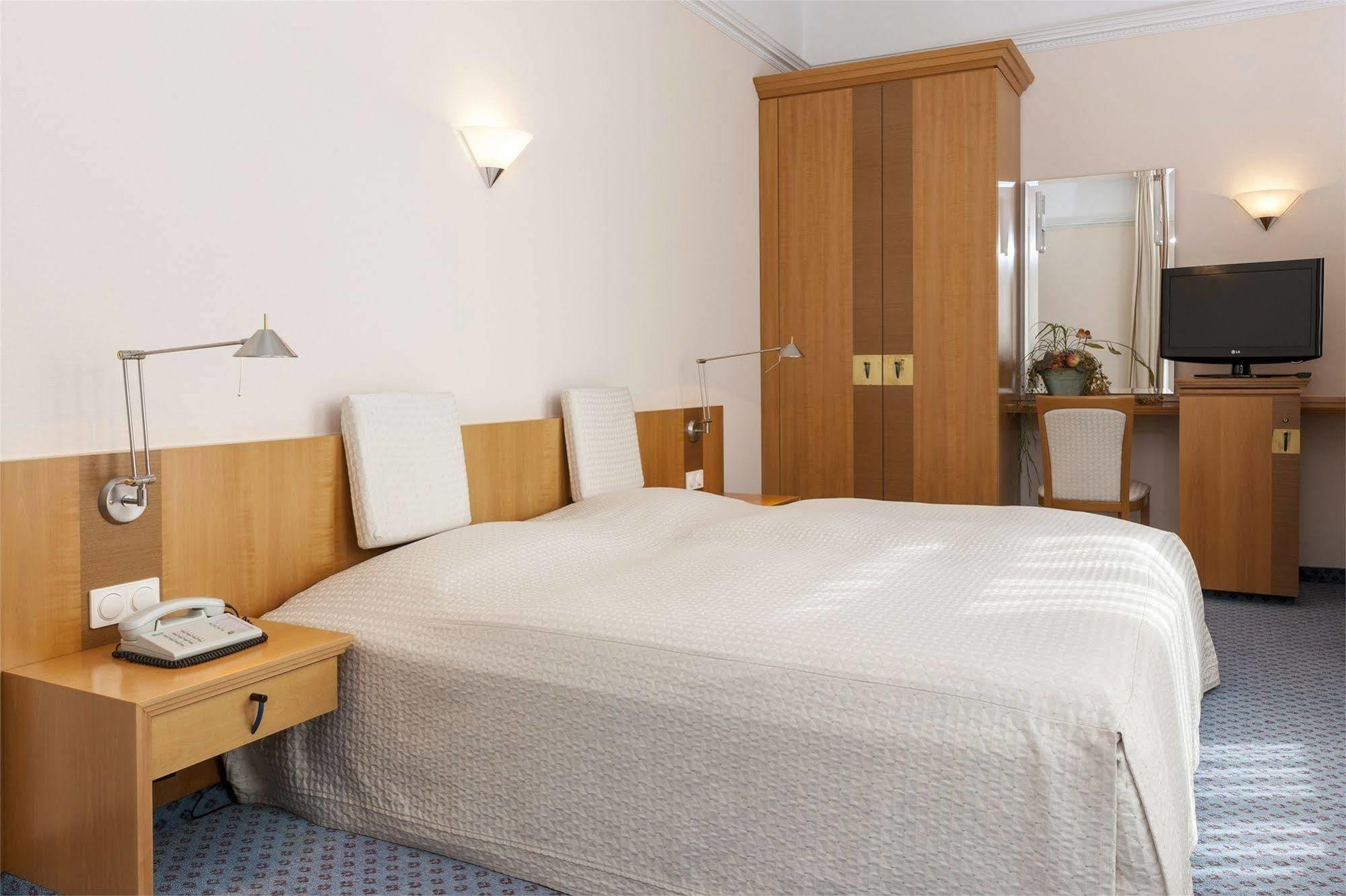 Tryp By Wyndham Hotel Stadtoldendorf Bagian luar foto