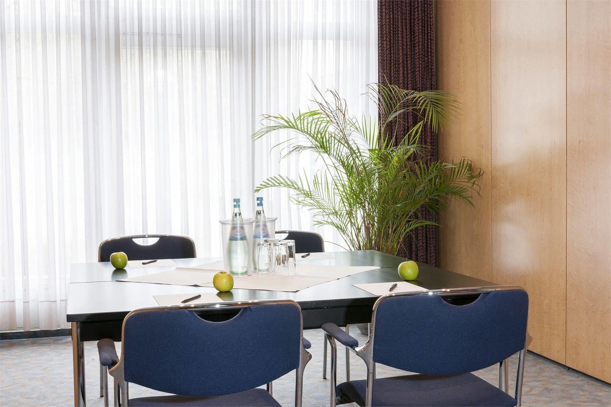 Tryp By Wyndham Hotel Stadtoldendorf Bagian luar foto